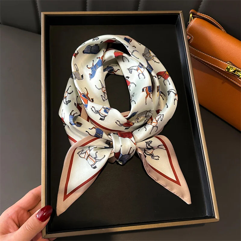Women Bags 2026 Trends - Nuova Sciarpa 2026 con Design Cavallo