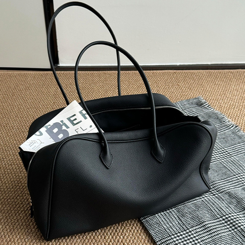 Women Bags 2026 Trends - Borsa Boston in Morbida Pelle Nera