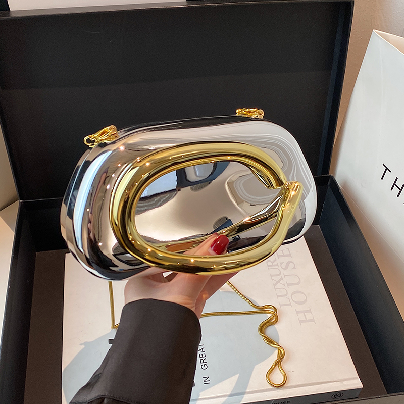Pochette con scatola di chiusu - Women Bags 2026 Trends recensione e prezzo